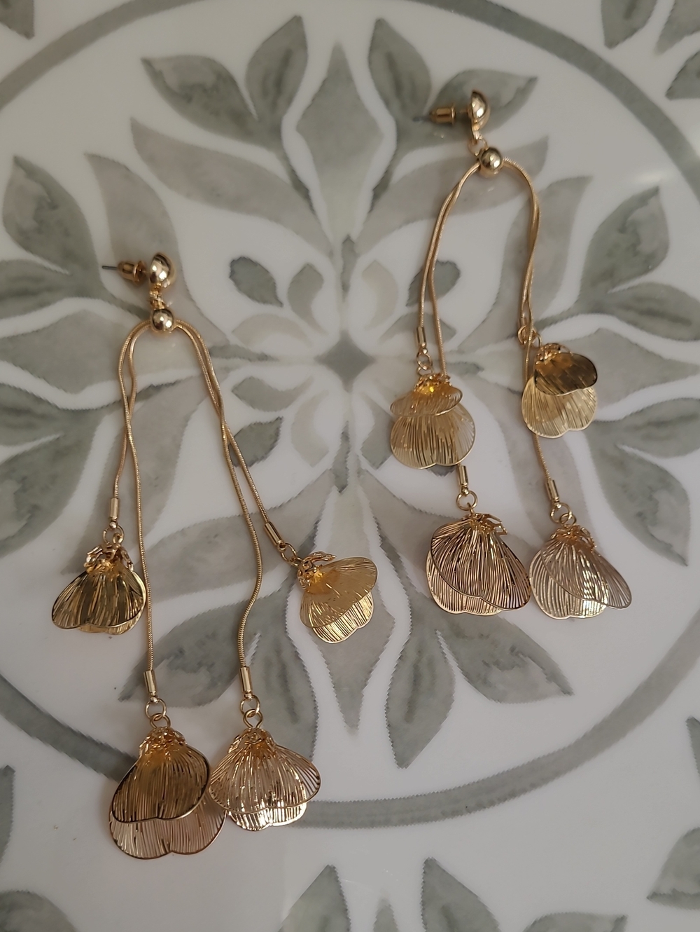 NWT Gold Floral Dangle Earrings